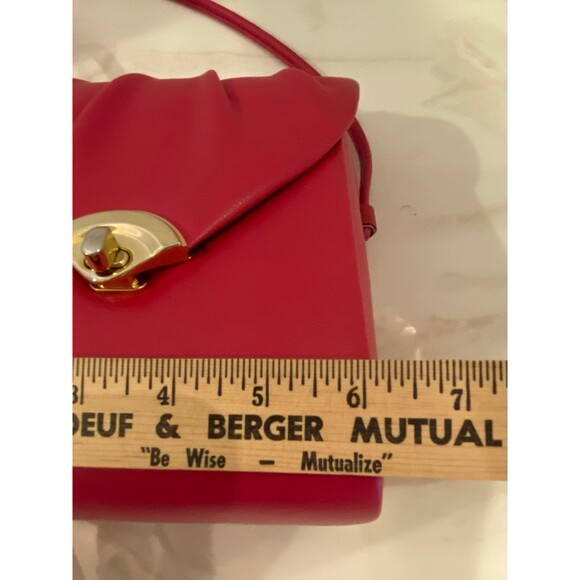 Barbie Doll Pink Clamshell Purse Hardsided Bag w/ Stylish Trendy Gold Clasp - Picture 12 of 12